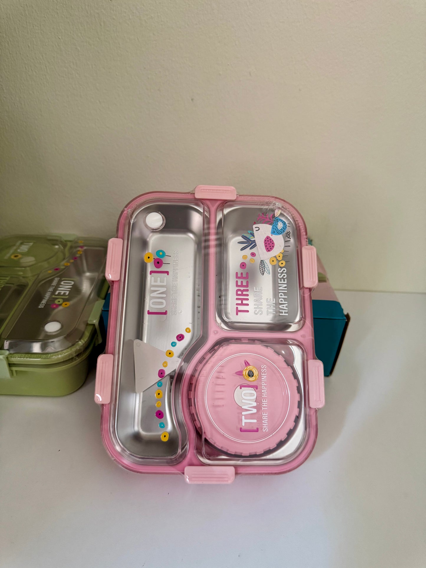 3-Compartment Bento School Lunch Box โ Airtight, Stylish & Heat-Insulated