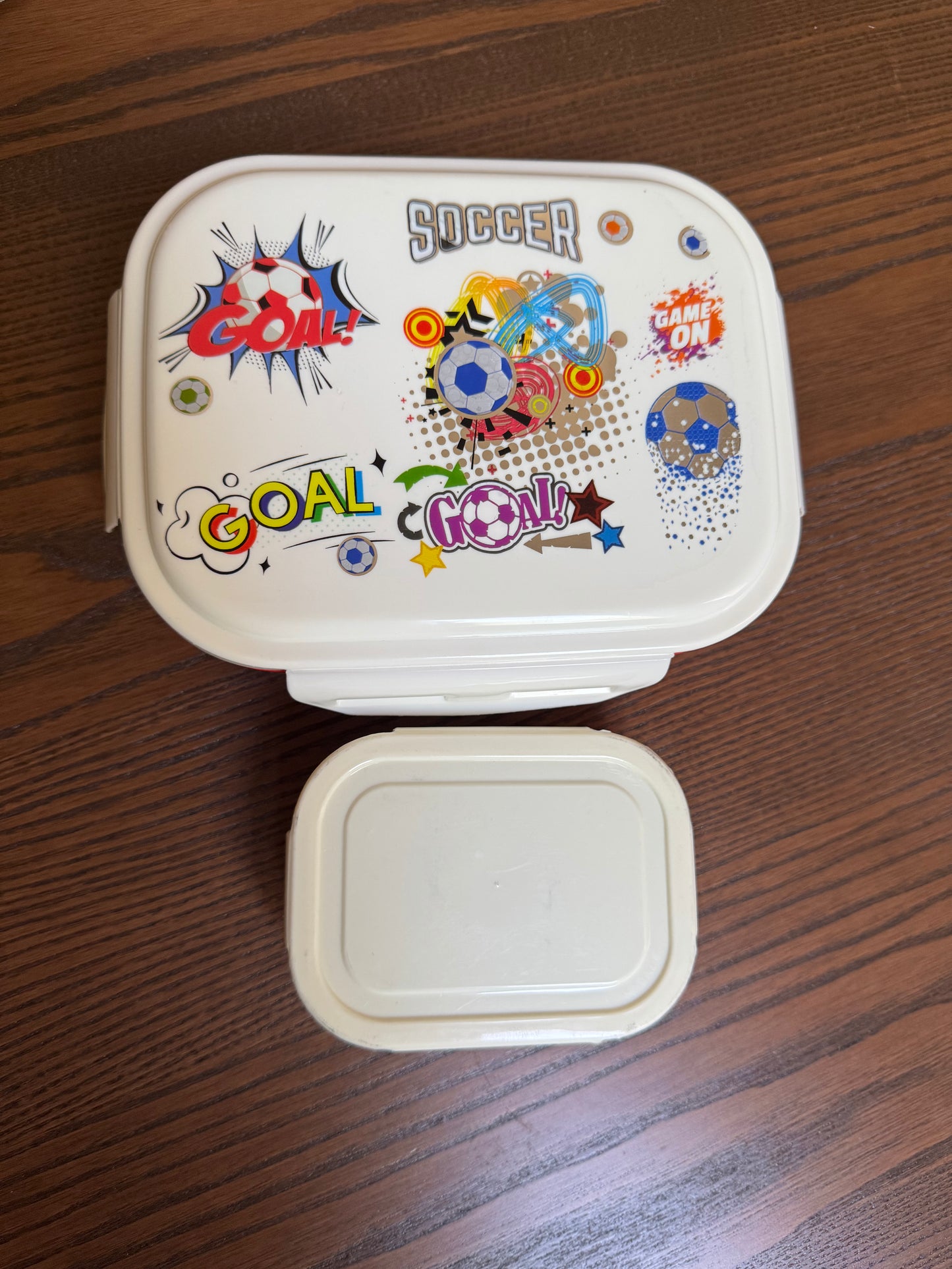 football-themed insulated tiffin box — perfect for kids on the go! Single Deep Compartment – 700ml capacity for full meals, rice, or snacks